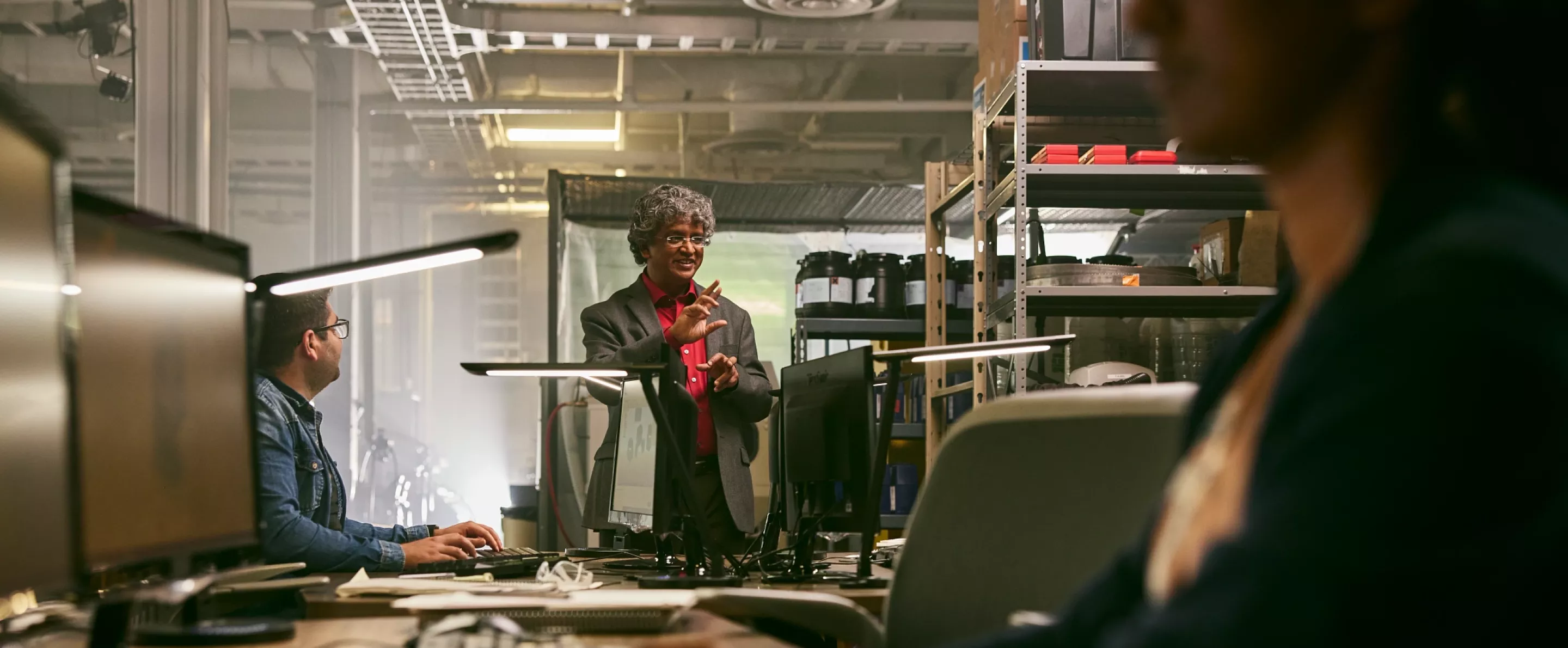 Sundar Atre talking to his students that are apart of AMIST in the AMIST core facility.